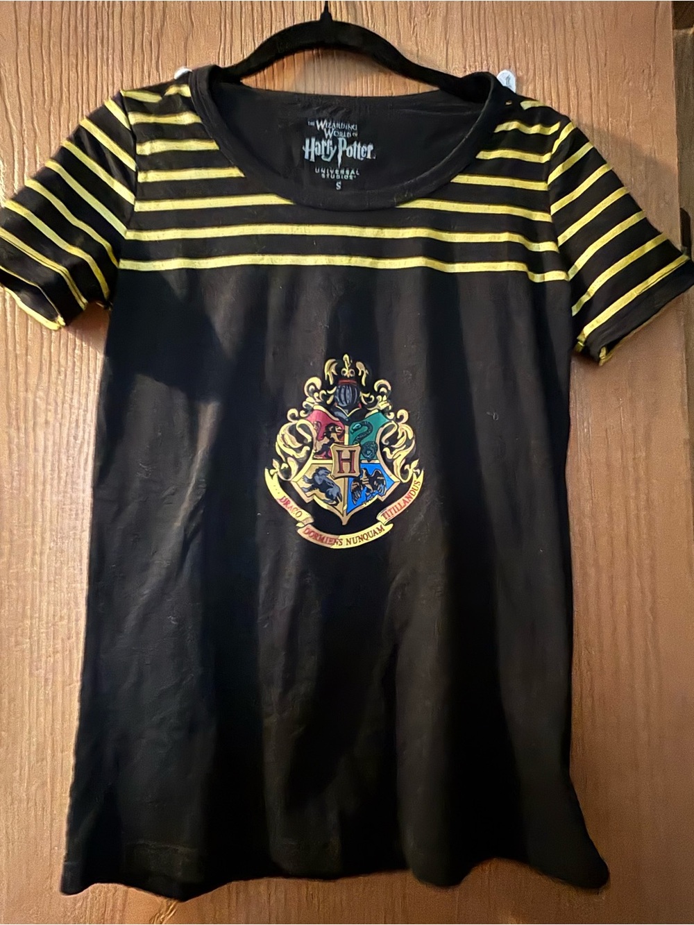 Harry Potter Women's Black & Yellow Crest Short Sleeve Tee